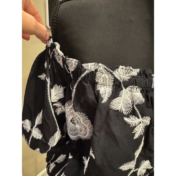 Who What Wear Black Embroidered Off-Shoulder Blouse Size N Floral Top - Picture 6 of 8